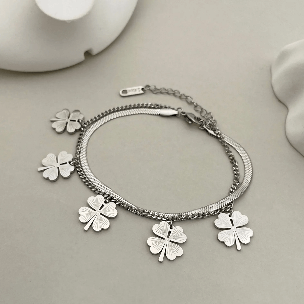 Bracciale a quadrifoglio in argento sterling: ciondolo con perline di madreperla, realizzato a mano nel Regno Unito. - Italia Bracciale a quadrifoglio in argento sterling: ciondolo con perline di madreperla, realizzato a mano nel Regno Unito. - Italia