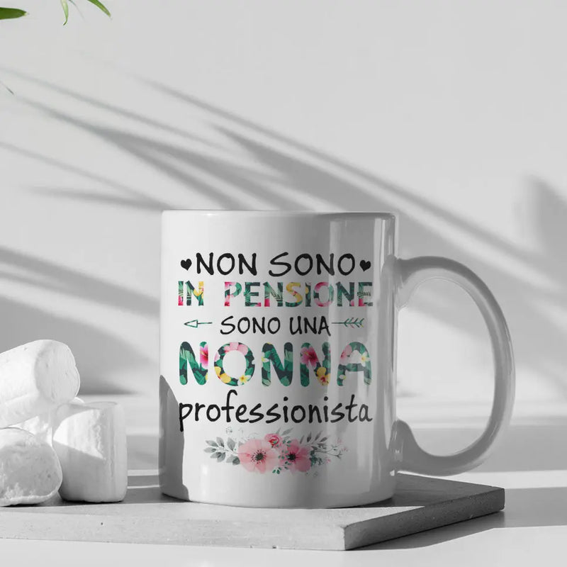 Tazza Non Sono In Pensione Sono Una Nonna Professionista Bramart